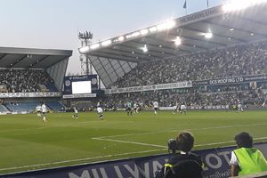 (KURIR TV) OVO IMA SAMO U ENGLESKOJ: Pogledajte kako iz ugla navijača izgleda atmosfera na stadionu kada pobeđuje srpski Fulam