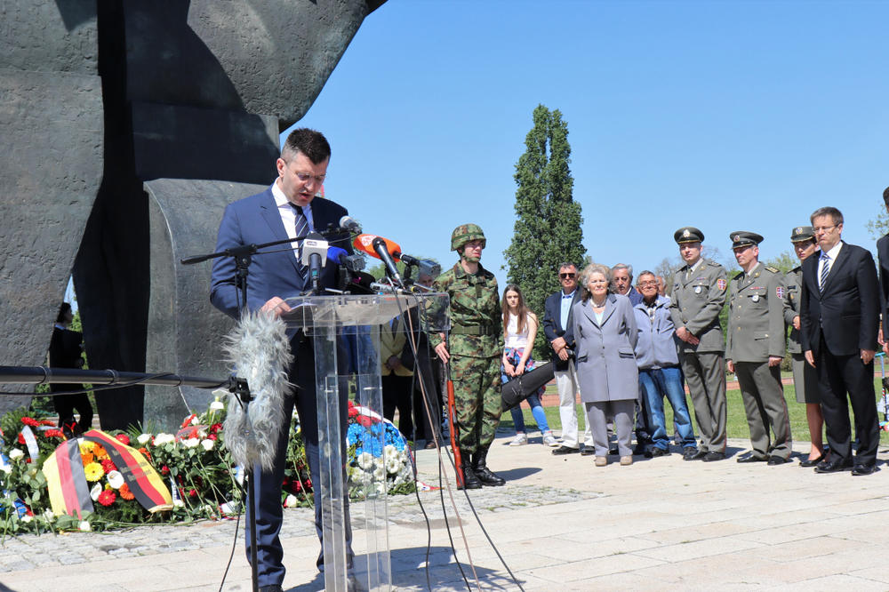 OBELEŽEN DAN SEĆANJA NA ŽRTVE HOLOKAUSTA Ministar Đorđević: Mi smo slobodarski narod koji ima prava da se seća prošlosti