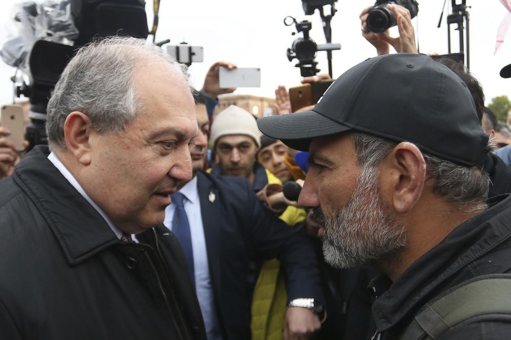 (VIDEO) BURNO U JERMENIJI: Protesti se nastavljaju, vođa opozicije uhapšen posle sastanka sa premijerom