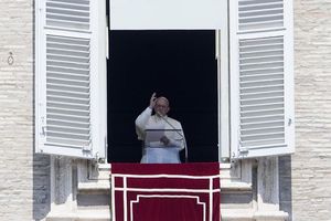 KADA PAPA ČASTI: Hiljade beskućnika će se sladiti letnjom poslasticom na račun poglavara Vatikana