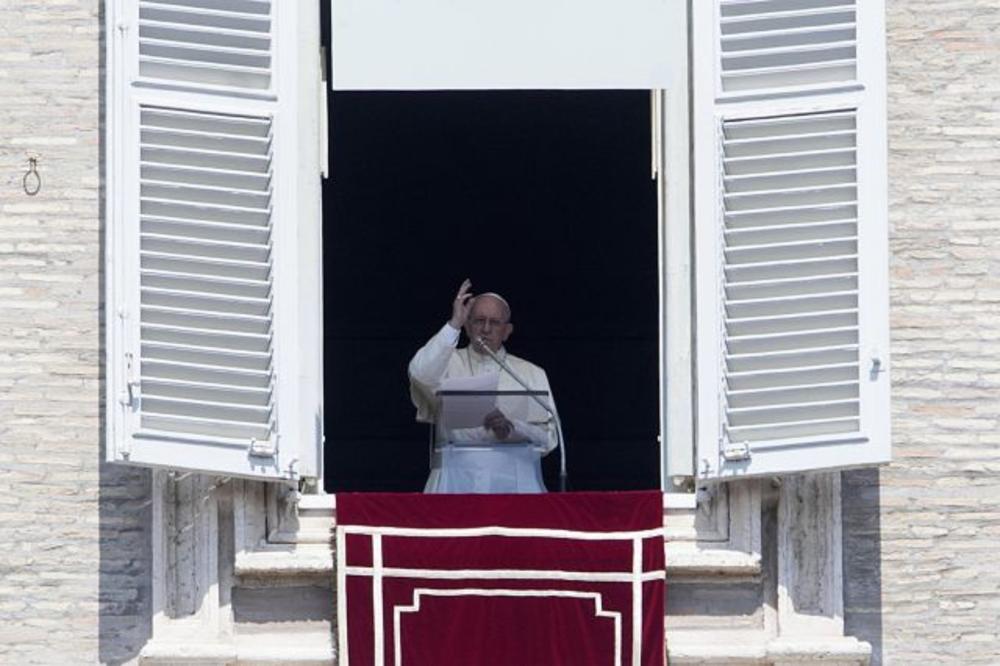 KADA PAPA ČASTI: Hiljade beskućnika će se sladiti letnjom poslasticom na račun poglavara Vatikana