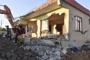 (FOTO) SNAŽAN ZEMLJOTRES POGODIO TURSKU: 13 povređeno u žestokom potresu!