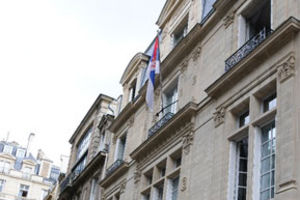 DAČIĆ O SKANDALU U PARIZU:  Ambasada Srbije ne može da opstane na ovakav način