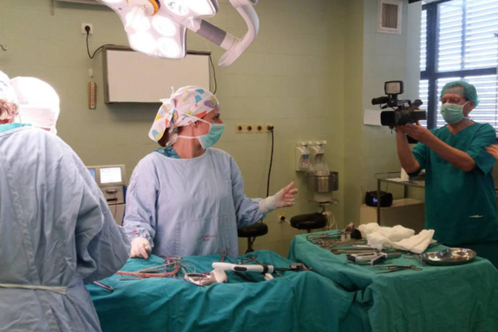 (FOTO, VIDEO) LEKARI MU SPASILI ŽIVOT, A ON ODLUČIO DA IM SE ODUŽI: Pacijent snimio dokumentarac o radu subotičkih lekara
