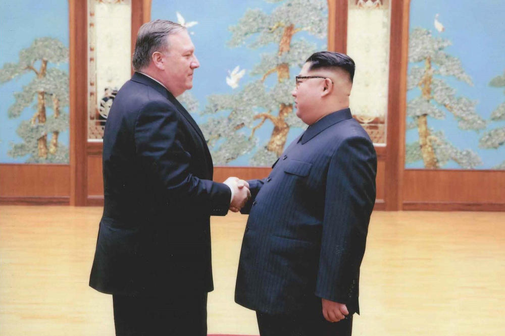 (FOTO) POJAVILE SE PRVE SLIKE: Ovako je izgledao tajni sastanak Kim Džong-una i bivšeg direktora CIA!