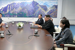 JUČE NA IVICI RATA, DANAS IDILA: Kim i Mun razgovarali OZBILJNO I ISKRENO, na svečanoj večeri i prva dama Severne Koreje