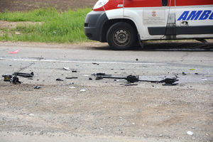 TEŽAK UDES KOD MLADENOVCA: Auto se zakucao u autobus, ima povređenih!