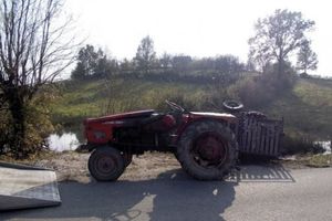 NESREĆA NA NJIVI U MAKEDONIJI: Pregazio ga sopstveni traktor!