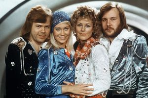 VRATILI SE U STUDIO POSLE VIŠE OD 3 DECENIJE: Naoružajte se šljokicama i zvonaricama, grupa ABBA PONOVO STVARA HITOVE!