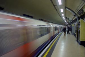 JEZA U LONDONSKOM METROU: Posle ovog snimka kompanija se ekspresno izvinila putnicima (VIDEO)