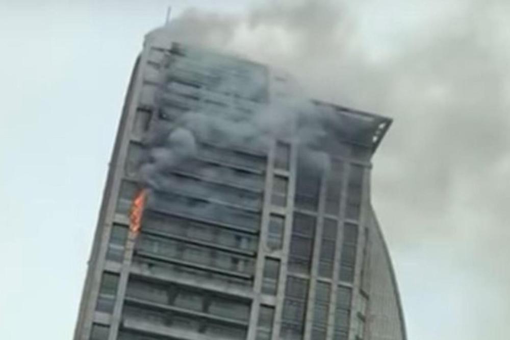 (VIDEO) TRAMPOVA KULA GORELA 2 PUTA: Požari u neboderu u Bakuu namučili vatrogasce