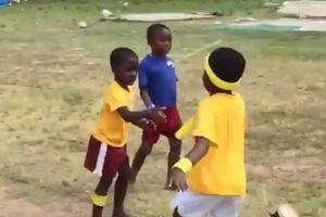 (VIDEO) ZBUNIO SVE: Mališa nije najbolje shvatio pravila trke! Uradio je ONO što niko NIJE OČEKIVAO