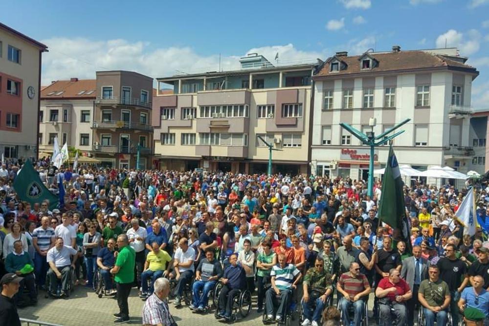STALI UZ RATNOG ZLOČINCA: Mitinzi podrške Atifu Dudakoviću u Bihaću, Tuzli, Zenici i Mostaru