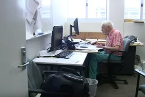 NAUČNIK DOŠAO U ŠVAJCARSKU DA UMRE: Dejvid Gudal (104) otpevao novinarima ODU RADOSTI zato što umire! (VIDEO)