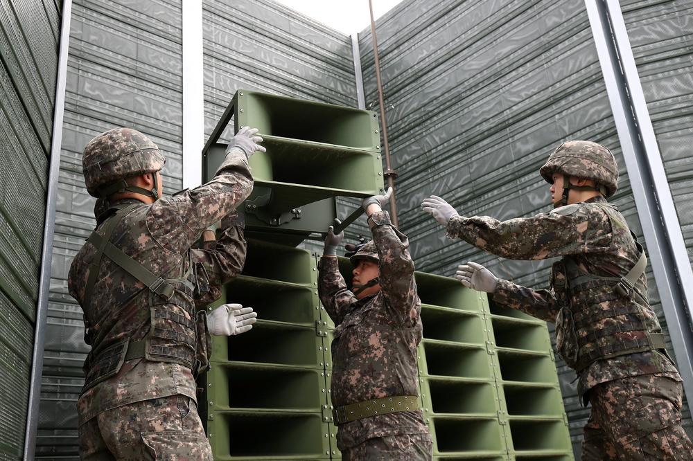(FOTO) RUŠENJE PROPAGANDE: Severna Koreja uklanja zvučnike sa granice
