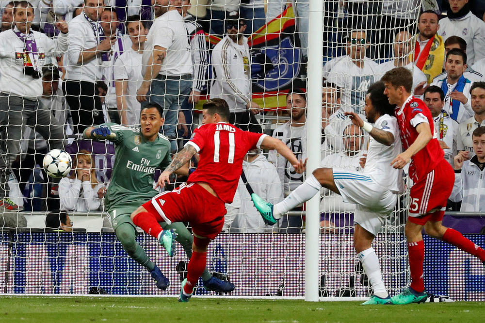 (VIDEO) OVO NIJE REALNO: Bajern promašio nemoguće, bivši igrač Reala nije pogodio gol sa dva metra!