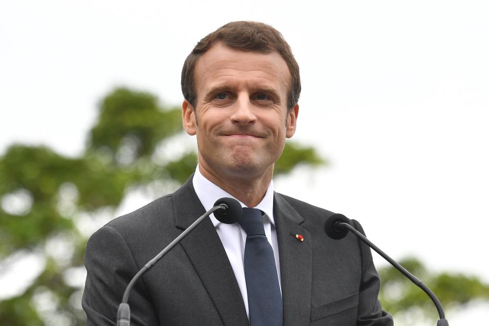 DEČAK ISPROVOCIRAO MAKRONA: Obratio mu se prijateljski, a francuski predsednik mu održao LEKCIJU (VIDEO)