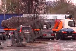 (VIDEO) EVO TOG ČUDA OD AUTA: Ovo je Kortež, nova Putinova limuzina, Moskovljanin je slučajno snimio