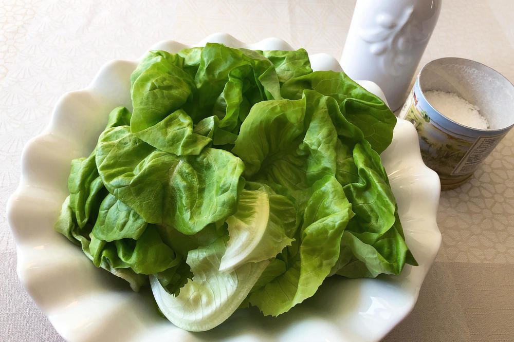 PANIKA U AMERICI: Preminula prva osoba zaražena opasnom bakterijom sa zelene salate!