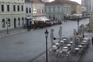 (VIDEO) DRAMATIČNI SNIMCI OLUJE U HRVATSKOJ: Padao grad veličine oraha, a jak vetar u slavonskom Brodu izazvao veliku paniku među ugostiteljima