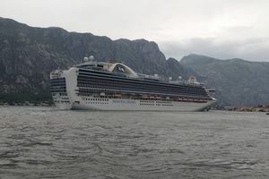 CRNOGOROCI NEĆE DA TRPE GOV.A SA KRUZERA: Meštani i turisti iz Boke Kotorske imaju dokaz da strani brodovi zagađuju more