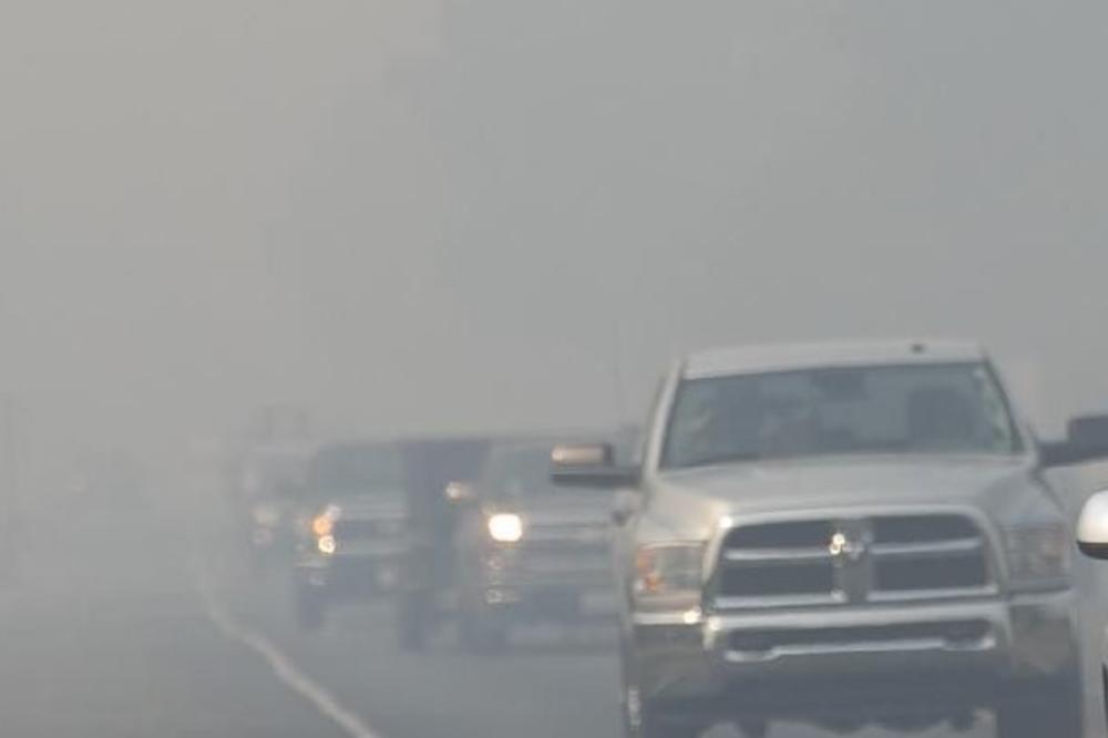 VOZAČI, PAMET U GLAVU: Oprez u vožnji zbog moguće jutarnje magle