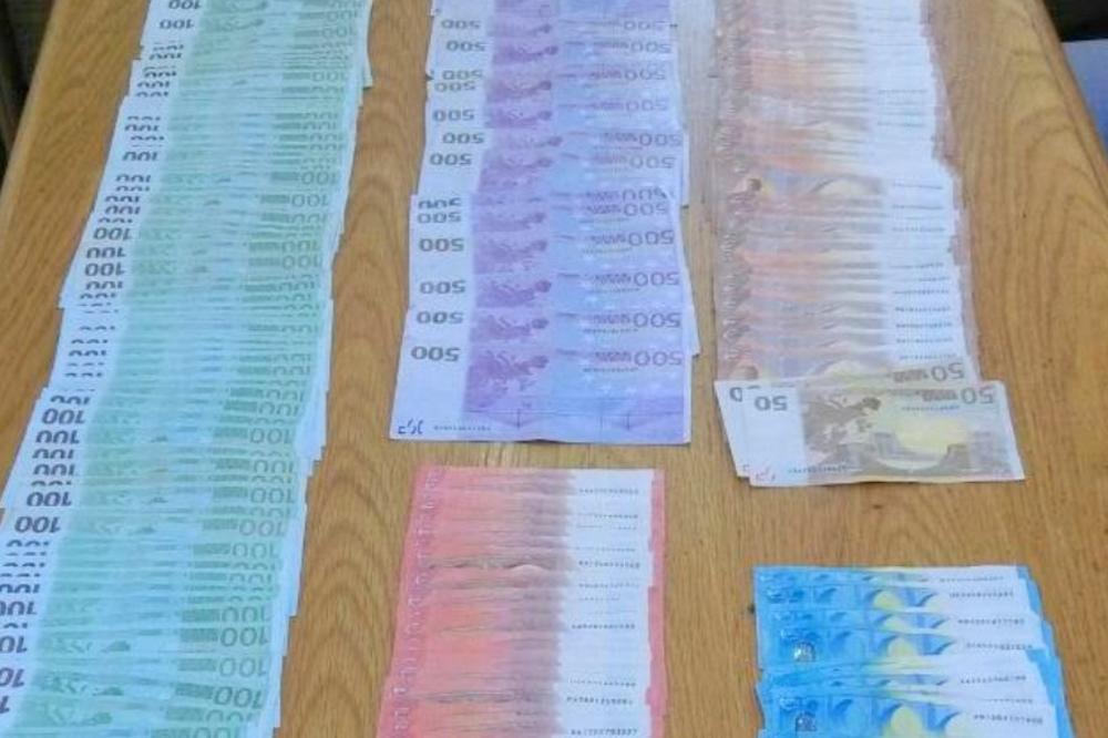 SPREČEN ŠVERC DEVIZA NA PUNKTU MERDARE: U ženskoj tašni pronašli 42.000 evra!