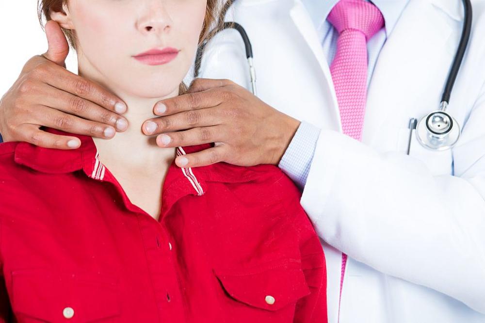 OVI SIMPTOMI UKAZUJU NA RAK ŠTITNE ŽLEZDE: Evo zašto hitno morate kod lekara ako vas boli grlo