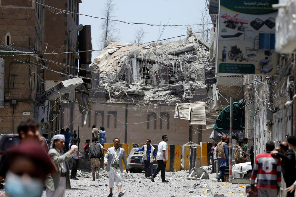 (VIDEO) SAUDIJCI BOMBARDOVALI SANU: Pogođena predsednička palata u prestonici Jemena, ima mrtvih!