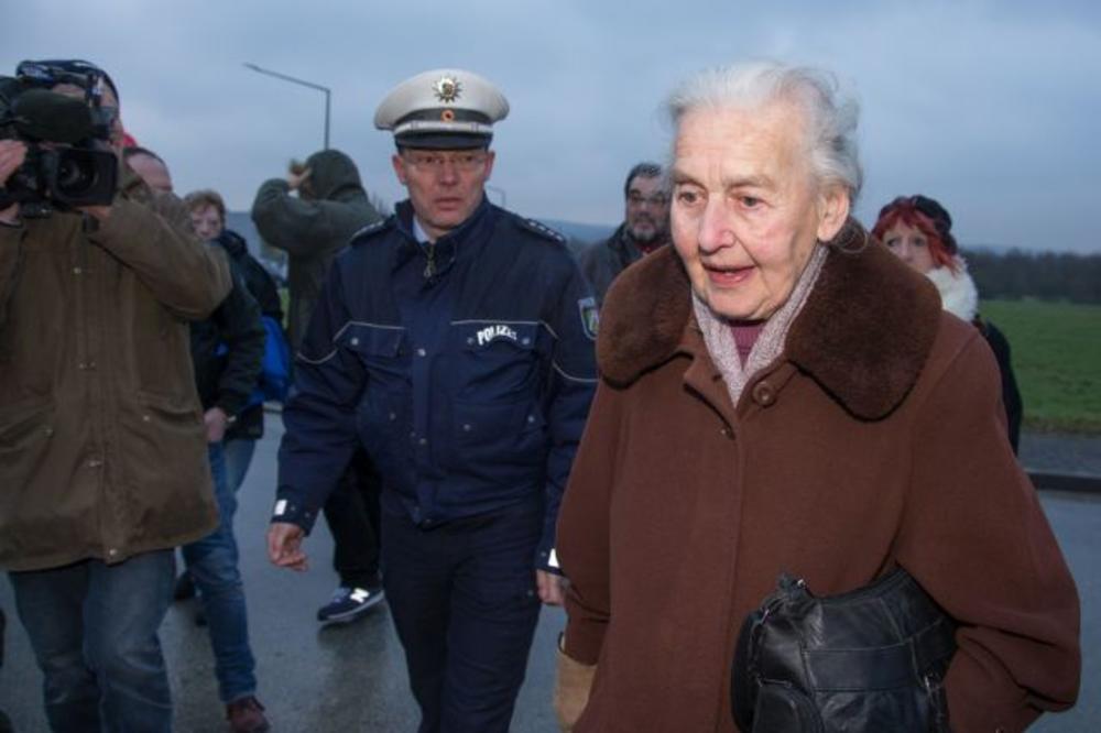NACI BAKA NEGIRALA HOLOKAUST, PA UHAPŠENA POSLE 6 MESECI BEKSTVA:  Ursula Haverbek u 89. godini ide  u zatvor
