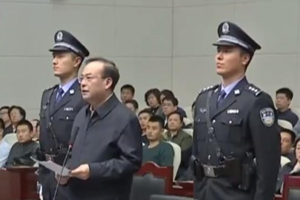 (VIDEO) SMATRAN JE NASLEDNIKOM SI ĐINGPINGA: Nekada moćni kineski funkcioner zbog korupcije osuđen na doživotnu robiju