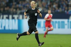 ZAVELA ČUVENOG KOLEGU, PA ISKULIRALA GVARDIOLU: Prva ŽENA, fudbalski sudija u Nemačkoj završava karijeru! VIDEO