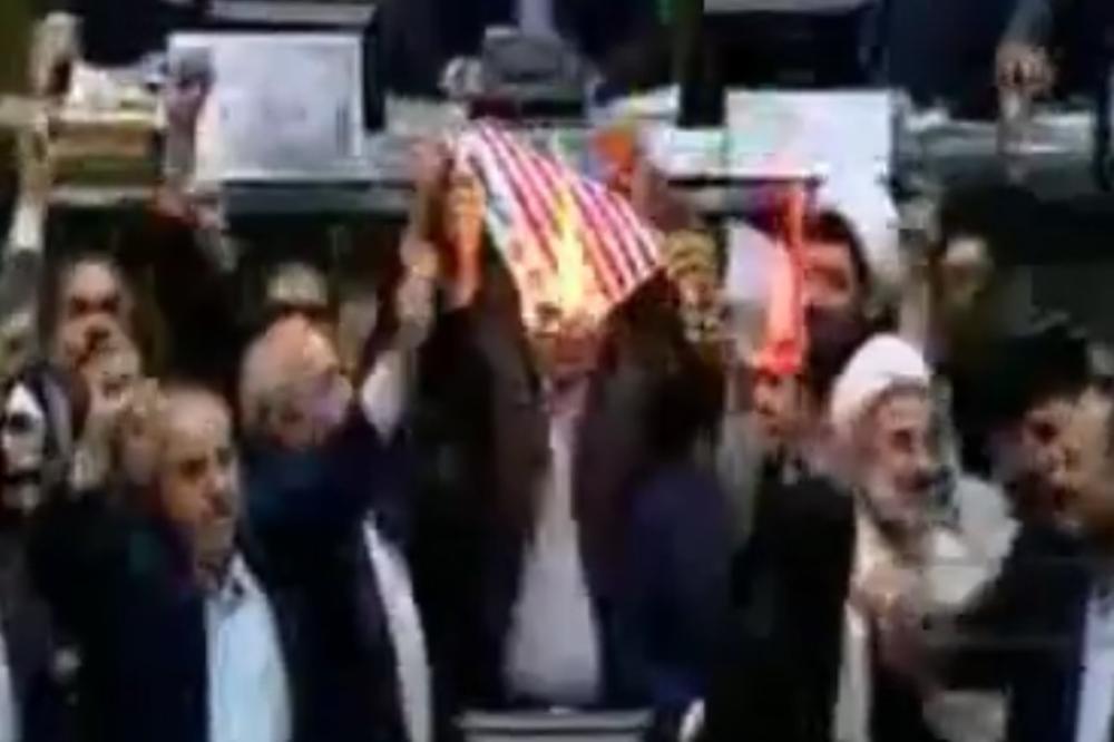JEZIVA PORUKA IRANSKIH PARLAMENTARACA: Uz povike Smrt Americi palili američke zastave! (VIDEO)