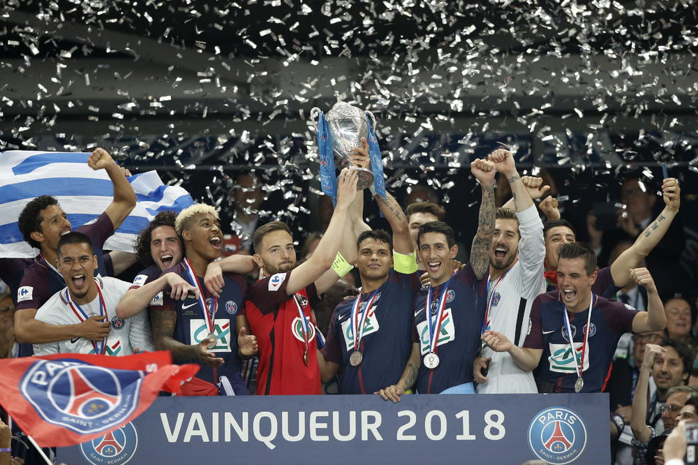 BRAVO KRALJU! Ono što je uradio Tijago Silva po osvajanju Kupa Francuske dirnulo je u srca navijača! VELIKI ČOVEK! (VIDEO)
