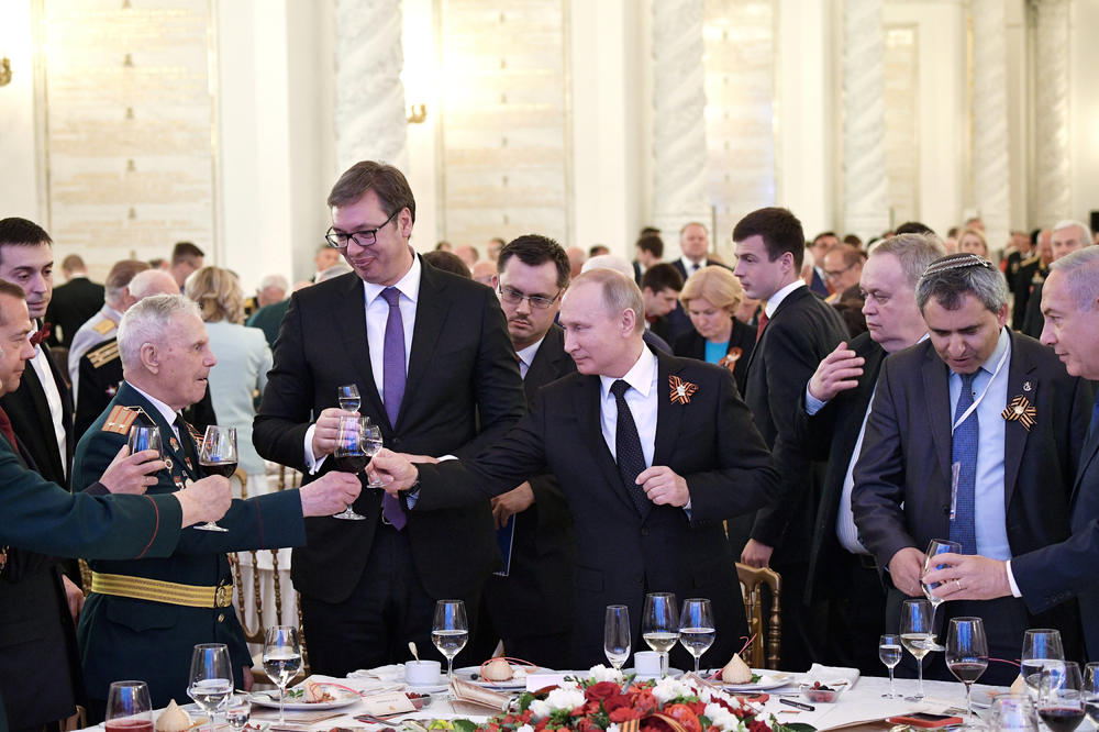 VUČIĆ ISPRIČAO NAJBOLJU ANEGDOTU SA PRIJEMA KOD PUTINA Oni su ušli i seli za sto, a onda je Putin rekao: Pa, da li je moguće...? (FOTO)