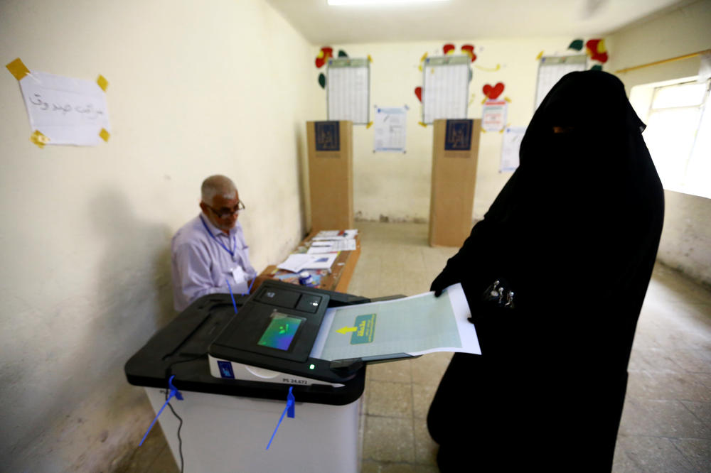UZ JAKO OBEZBEĐENJE: U Iraku prevremeni parlamentarni izbori (FOTO)