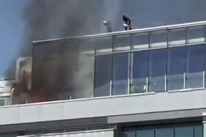 POŽAR U TRŽNOM CENTRU U MOSKVI: Posetioci hitno evakuisani zbog gustog crnog dima (VIDEO)