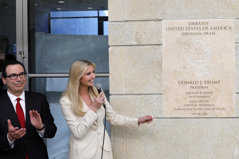 SVEČANO OTVORENA AMBASADA SAD U JERUSALIMU: Ivanka Tramp otkrila ploču na zgradi, američki predsednik se obratio video-linkom (VIDEO)
