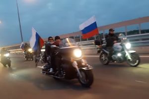 SPEKTAKL NA KRIMSKOM MOSTU: Vijore se ruske zastave! Noćni vukovi i Zaharova zajedno prešli preko! (VIDEO)