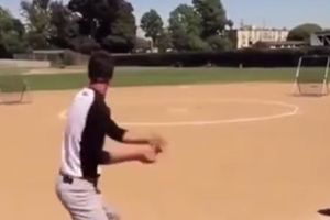 SAM BACA, SAM UDARA! Našao fenomenalan način kako da trenira bejzbol bez ičije pomoći! (VIDEO)