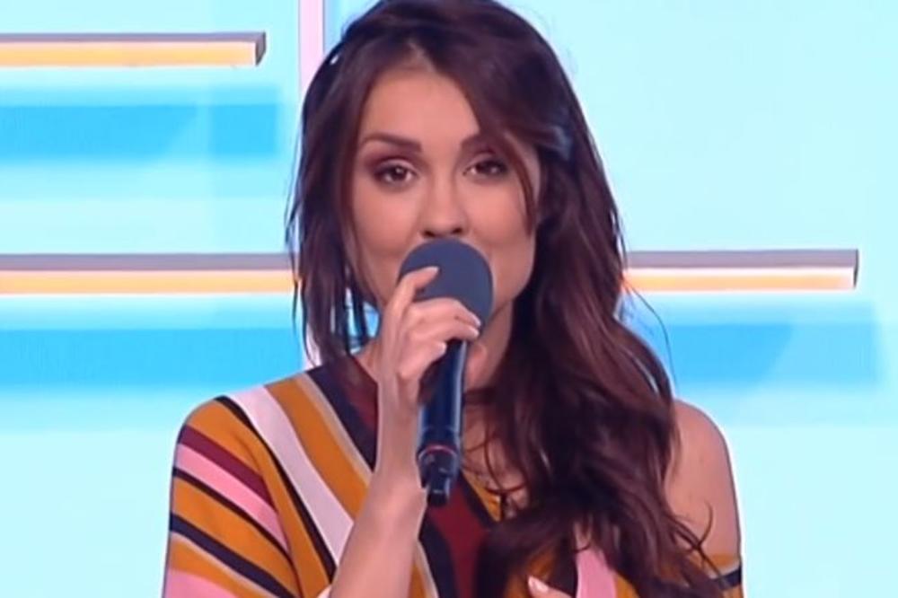 MOGLA BI DA BUDE I PEVAČICA! DRAGANA MIĆALOVIĆ ZAPEVALA ZLATNI DAN: Mlada glumica ODUŠEVILA omiljenom pesmom Bisere Veletanić (VIDEO)