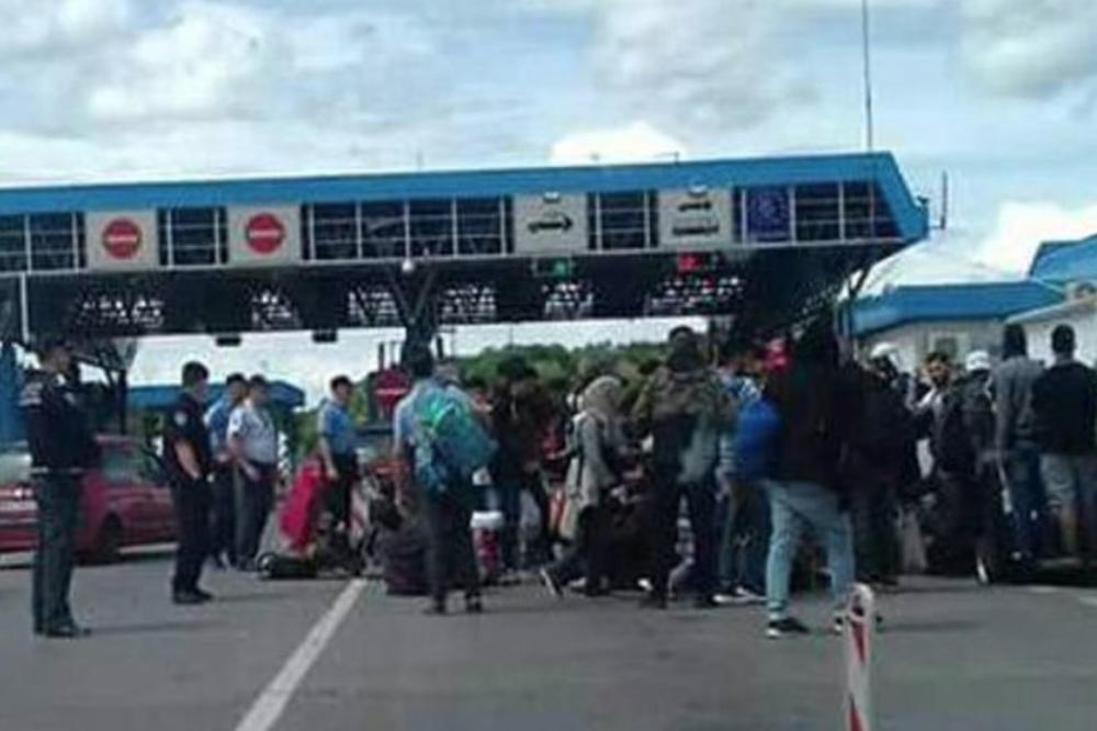 NA NIČIJOJ ZEMLJI: Migranti telima privremeno blokirali Granični prelaz Maljevac