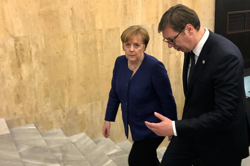 NEMAČKA KANCELARKA TRAŽILA SASTANAK SA VUČIĆEM: Predsednik Srbije sa Merkelovom u nedelju u Parizu! Ključna tema - Kosovo