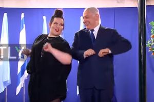 NIJE MOGAO DA ODOLI: Bibi zaigrao kokošji ples s pobednicom Evrovizije (VIDEO)