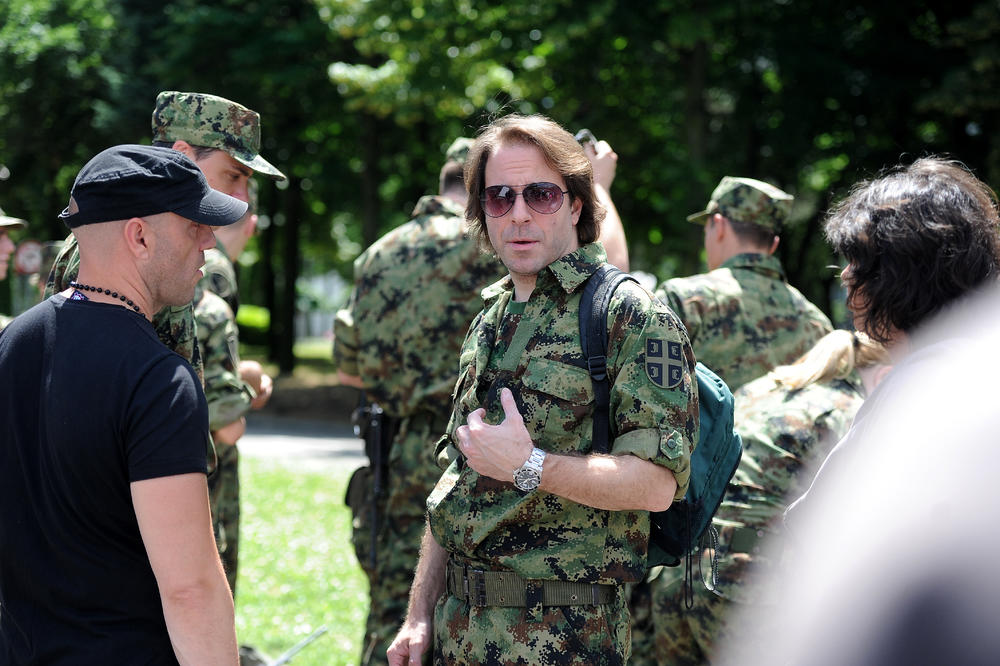 KURIR NA SETU VOJNE AKADEMIJE: Kičić uneo pometnju među vojnike! (FOTO)