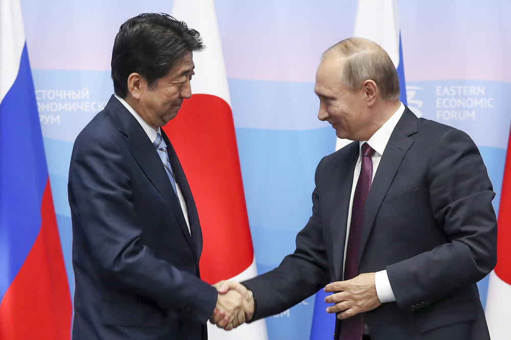 PREMIJER JAPANA: Želim sa Putinom da pričam o saradnji Rusije i Japana!