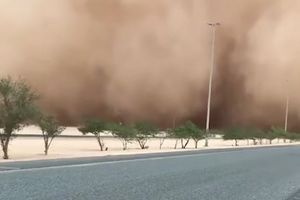 (VIDEO) DA SE NAJEŽIŠ! Ovako izgleda peščana oluja u Dubaiju!