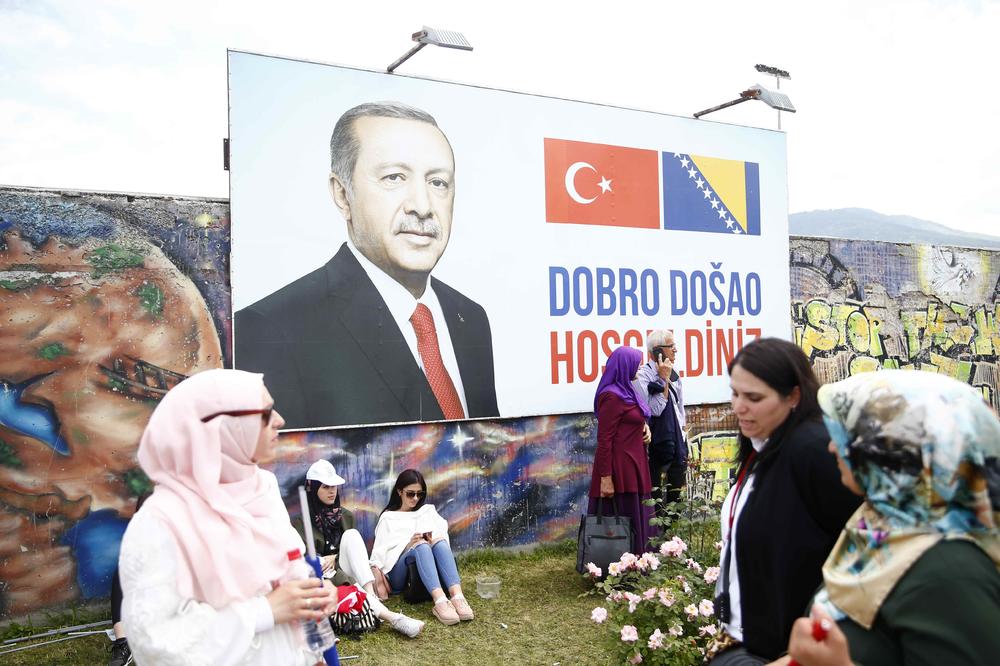 PRED ERDOGANOV DOLAZAK: Uhapšena tri Turčina sa lažnim pasošima! U Sarajevo doleteli iz Dubaija!