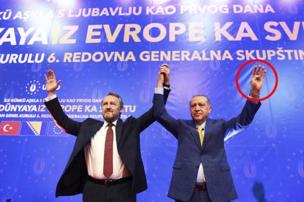 SKANDALOZAN GEST TURSKOG PREDSEDNIKA: Erdogan u Sarajevu pokazivao 4 prsta, pozdrav terorističkog Muslimanskog bratstva! (FOTO)