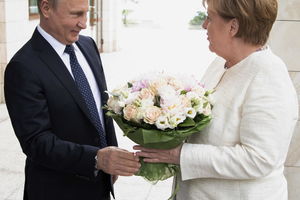 NEMCI DIGLI GALAMU, RUSI U ČUDU: Evo šta se zaista krije iza Putinovog buketa za Merkelovu